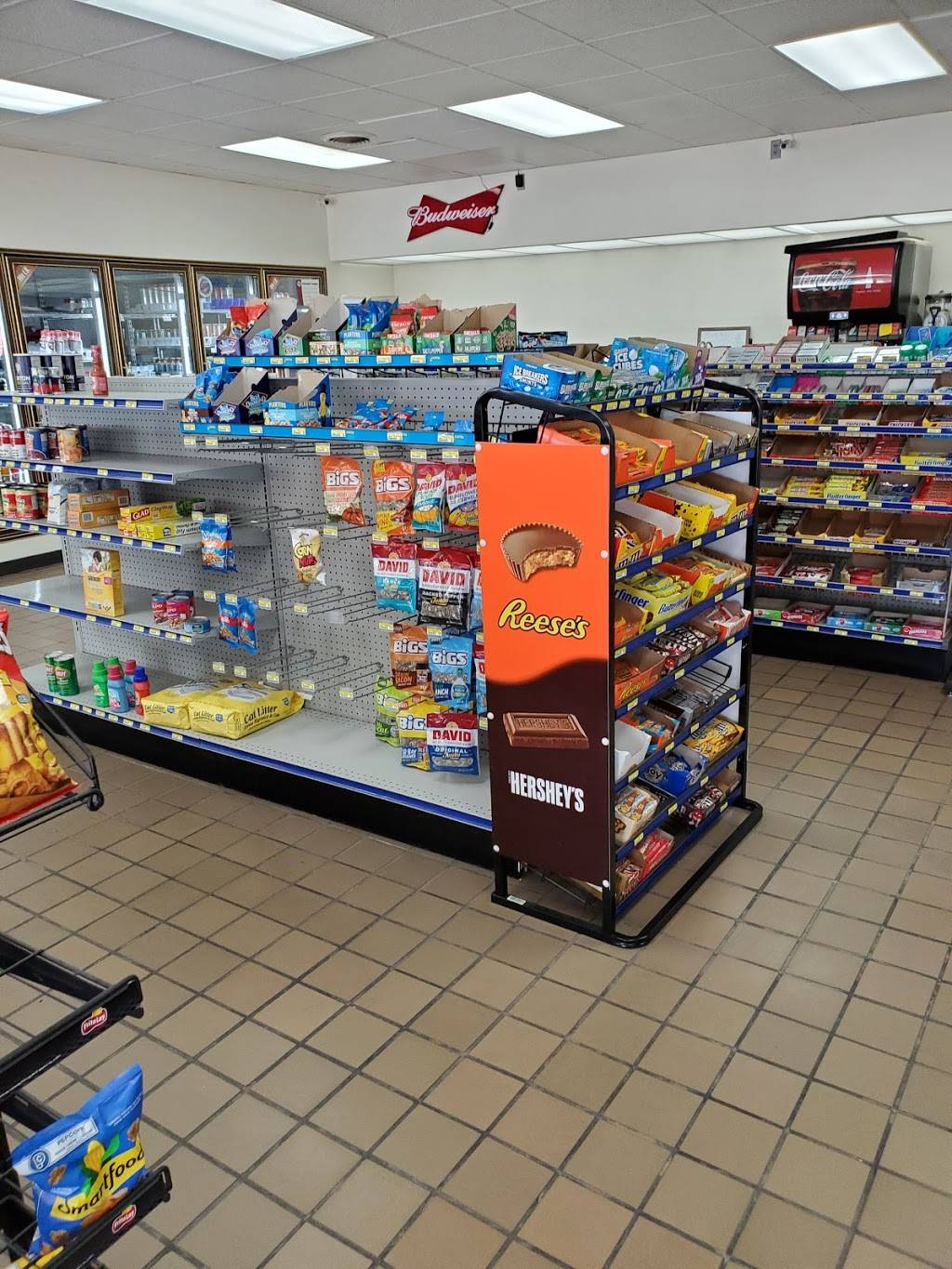 Kum & Go | meal takeaway | 1203 Guthrie St, De Soto, IA 50069, USA | 5158342500 OR +1 515-834-2500