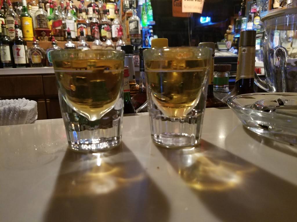 Dicks Bar | restaurant | 912 Lincolnway, La Porte, IN 46350, USA | 2193269702 OR +1 219-326-9702