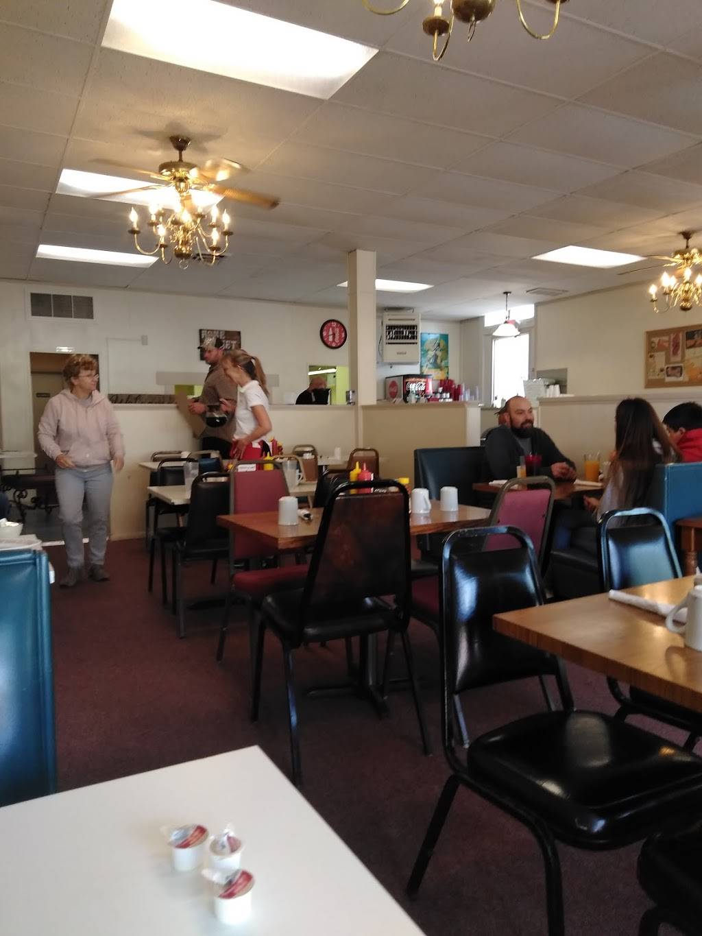 Homestead Family Restaurant | restaurant | 108 N Main St, Fredericktown, OH 43019, USA | 7408484228 OR +1 740-848-4228