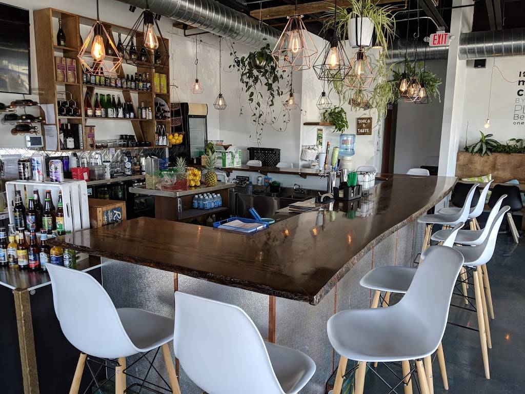 Urban Beets Cafe & Juicery | restaurant | 3077 N Mayfair Rd, Wauwatosa, WI 53222, USA | 4147637034 OR +1 414-763-7034