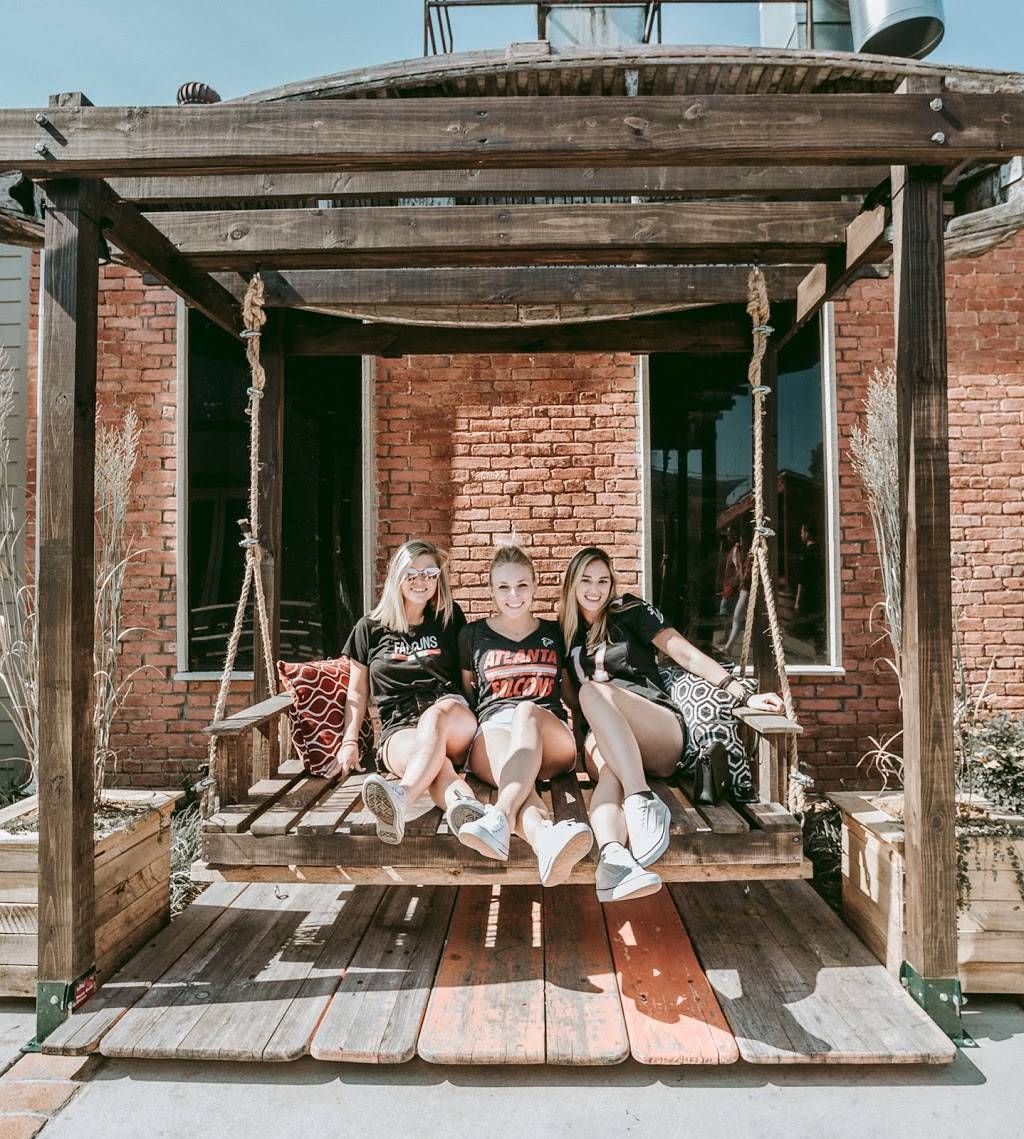 Smokehouse on Sixth | restaurant | 1318 6th Ave N, Nashville, TN 37208, USA | 6159537846 OR +1 615-953-7846