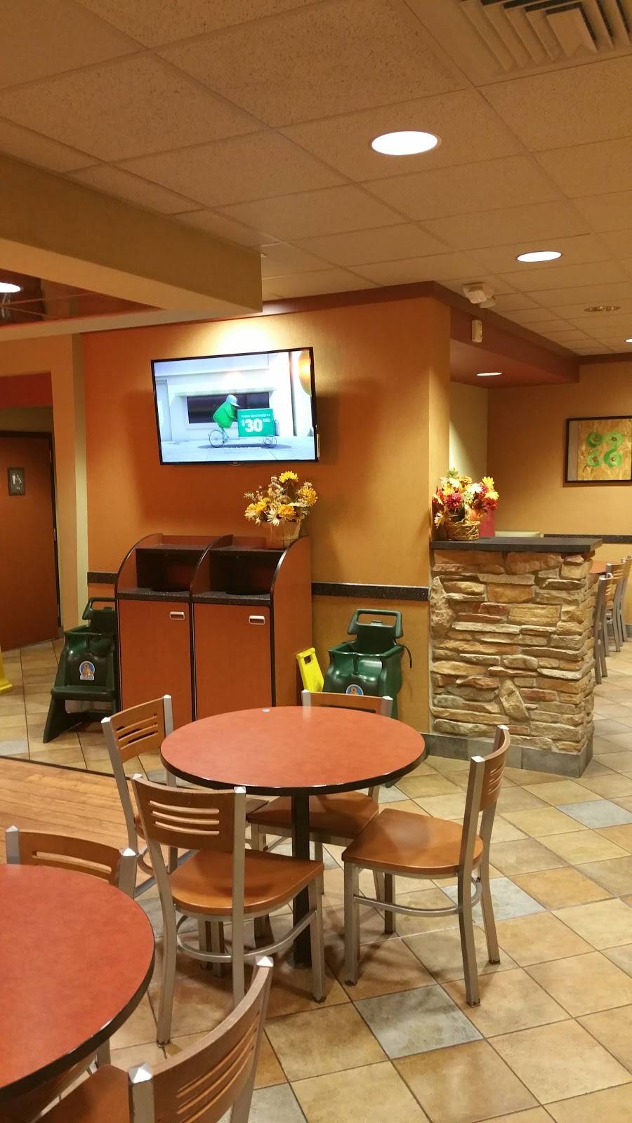 McDonalds | cafe | 4275 S 27th St, Greenfield, WI 53221, USA | 4142814471 OR +1 414-281-4471