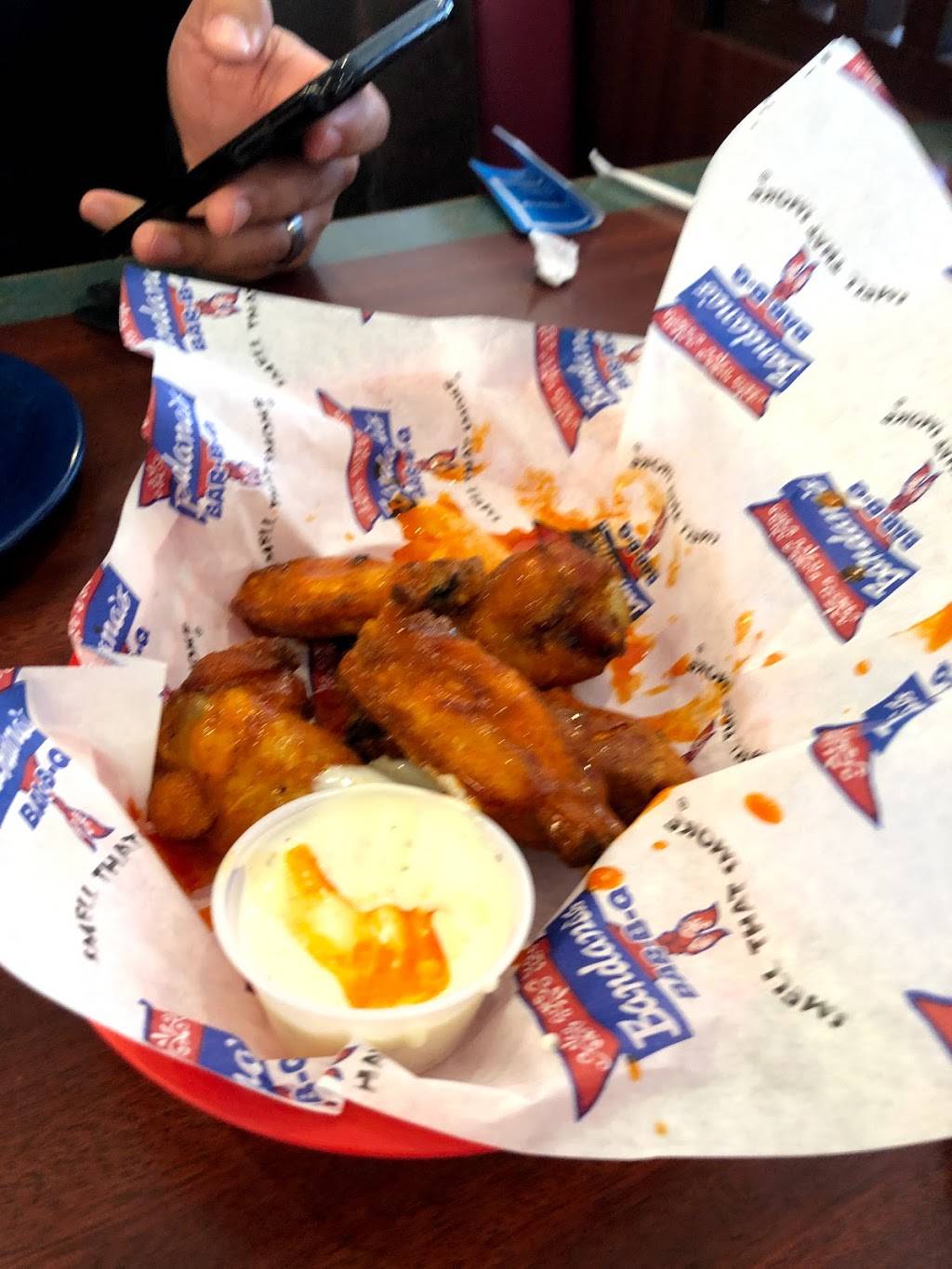 Bandanas Bar-B-Q | restaurant | 4 Commerce Dr, Collinsville, IL 62234, USA | 6183444476 OR +1 618-344-4476