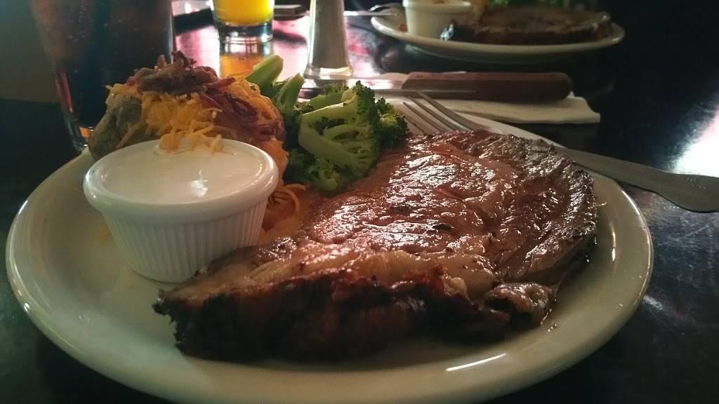 Lucky Liquor | restaurant | south 98168, 10325 E Marginal Way S, Tukwila, WA 98168, USA | 2066734081 OR +1 206-673-4081