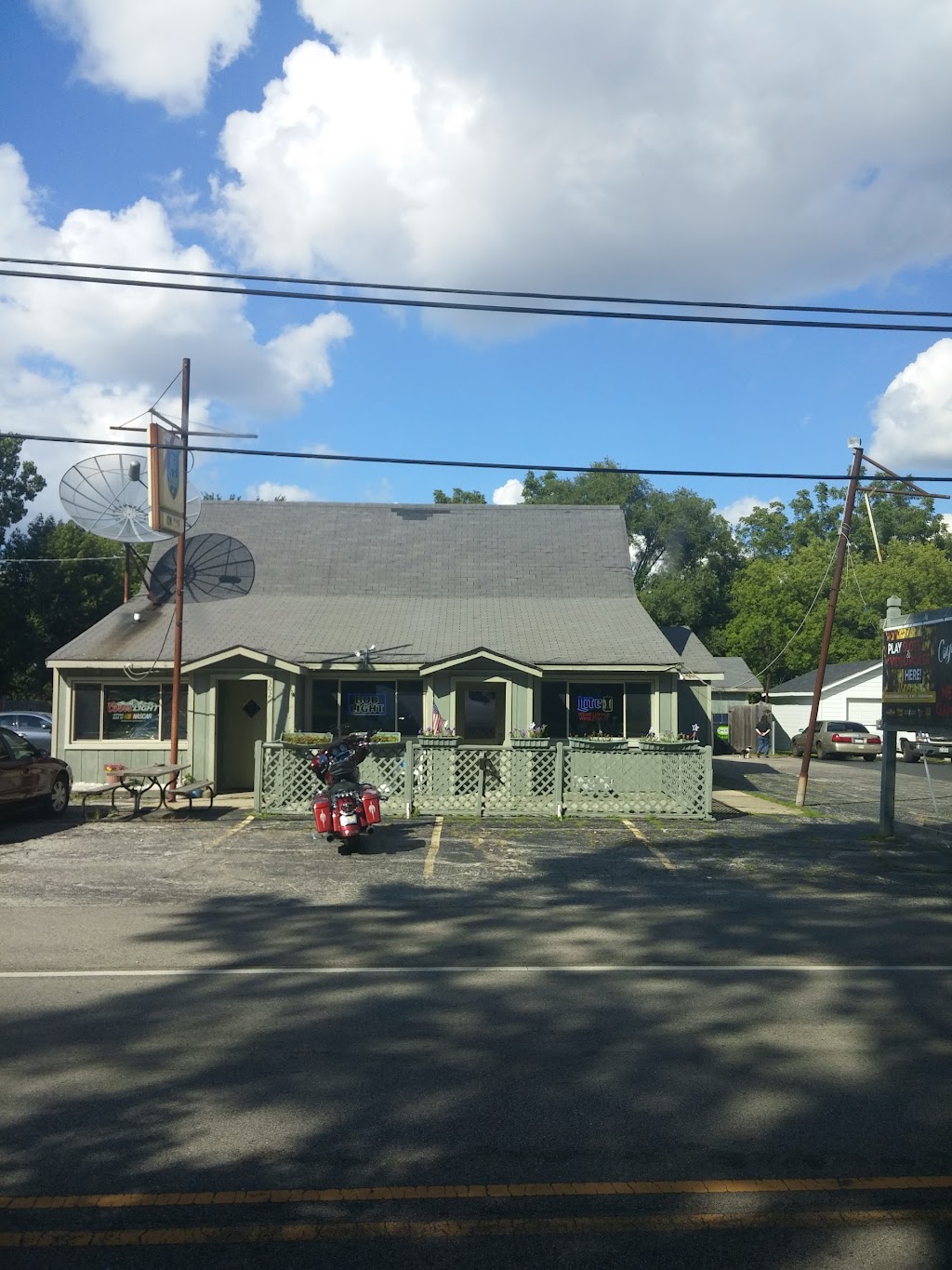 Four Coynes Bar & Grill | restaurant | 302 W Nippersink Rd, Round Lake, IL 60073, USA | 8477403742 OR +1 847-740-3742