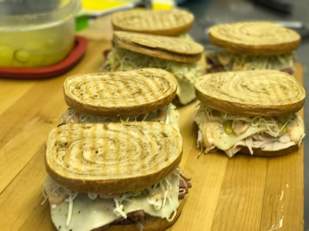 East Meats West Halal | restaurant | 2399 Cawthra Rd, Mississauga, ON L5A 2W9, Canada | 9052790361 OR +1 905-279-0361