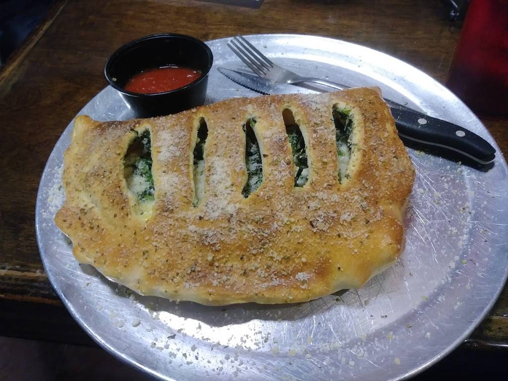 Castellos Pizza | restaurant | 8947 Conroy Windermere Rd, Orlando, FL 32835, USA | 4078760021 OR +1 407-876-0021