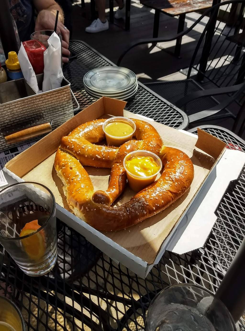 Milwaukee Brat House | restaurant | 4022 N Oakland Ave, Shorewood, WI 53211, USA | 4145395826 OR +1 414-539-5826