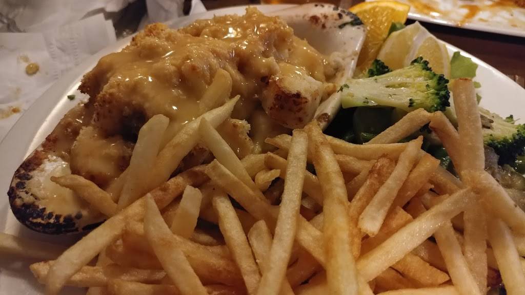 The Village Manor | restaurant | 427 Sprague St, Dedham, MA 02026, USA | 7814079191 OR +1 781-407-9191