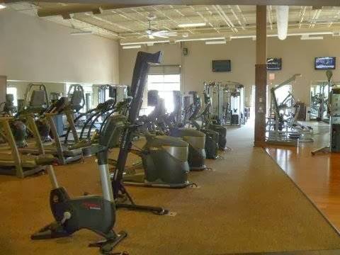 Ultimate Fitness & Training Center | restaurant | 11111 Greenbrier Rd, Minnetonka, MN 55305, USA | 9522418500 OR +1 952-241-8500