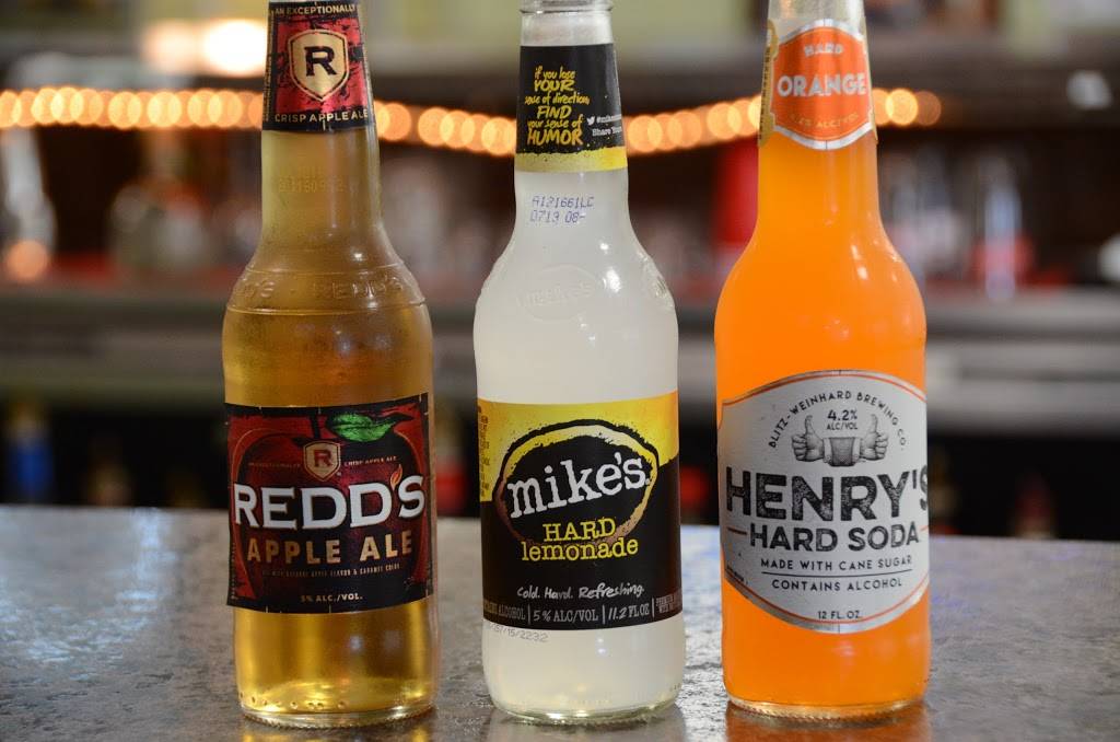 Charlies Place | restaurant | 2020 E Racine St, Janesville, WI 53545, USA | 6087569369 OR +1 608-756-9369