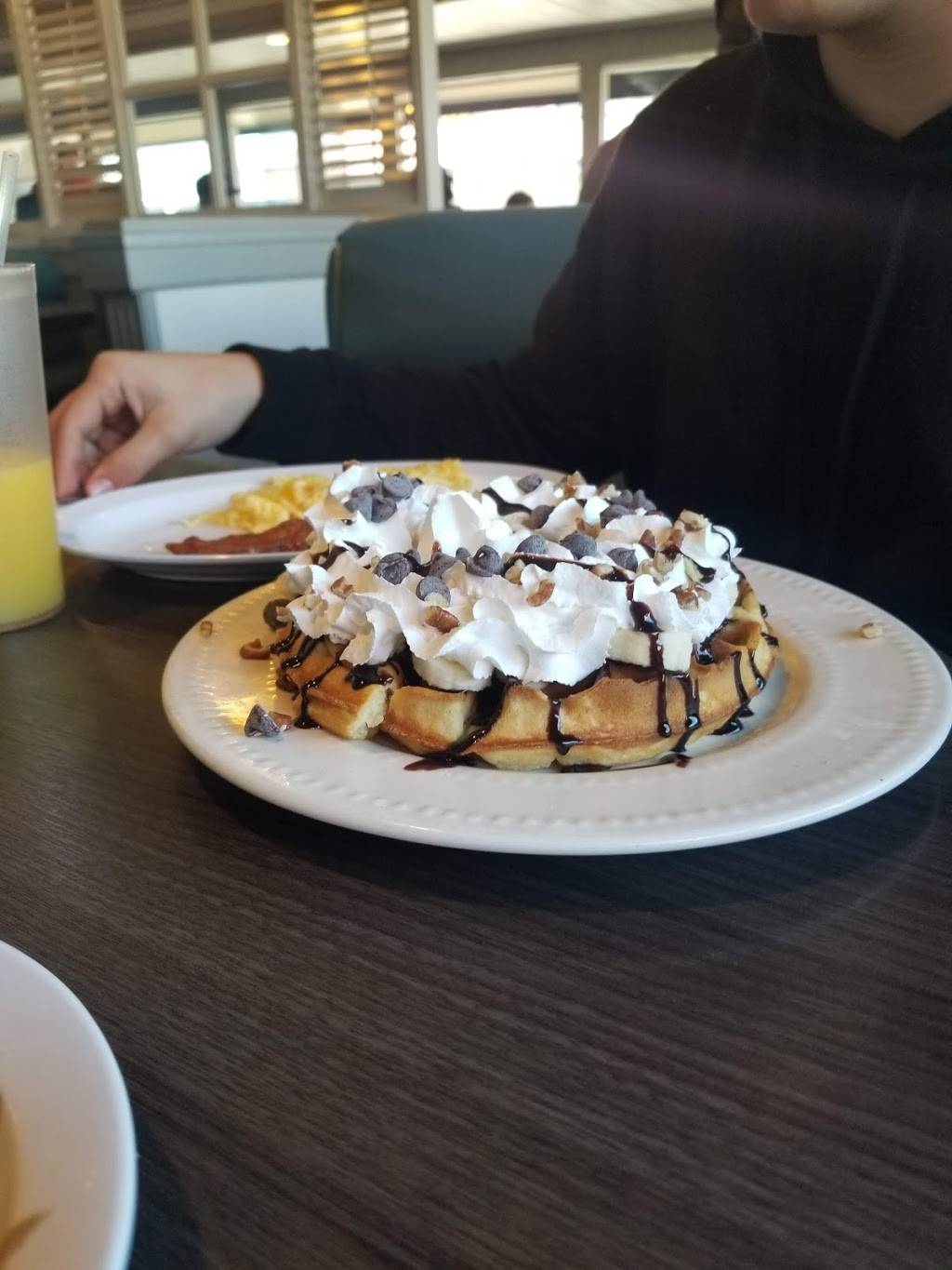 Chefs Country Cafe | cafe | 17039 Valley Blvd, Fontana, CA 92335, USA | 9098232200 OR +1 909-823-2200