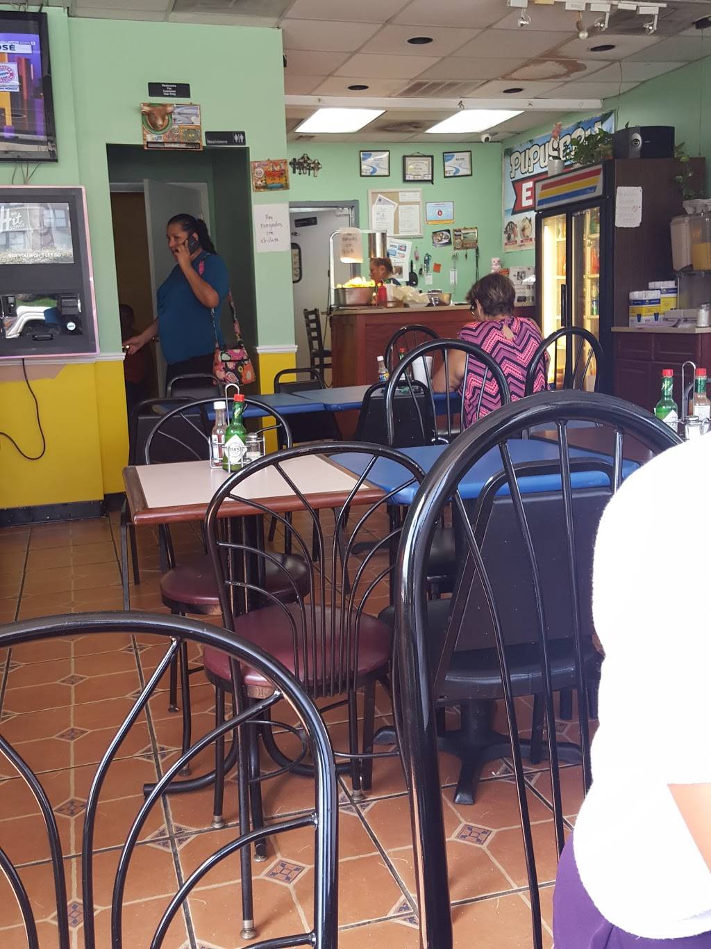 Pupuseria Emily | restaurant | 6824 Riggs Rd, Hyattsville, MD 20783, USA | 3016330767 OR +1 301-633-0767