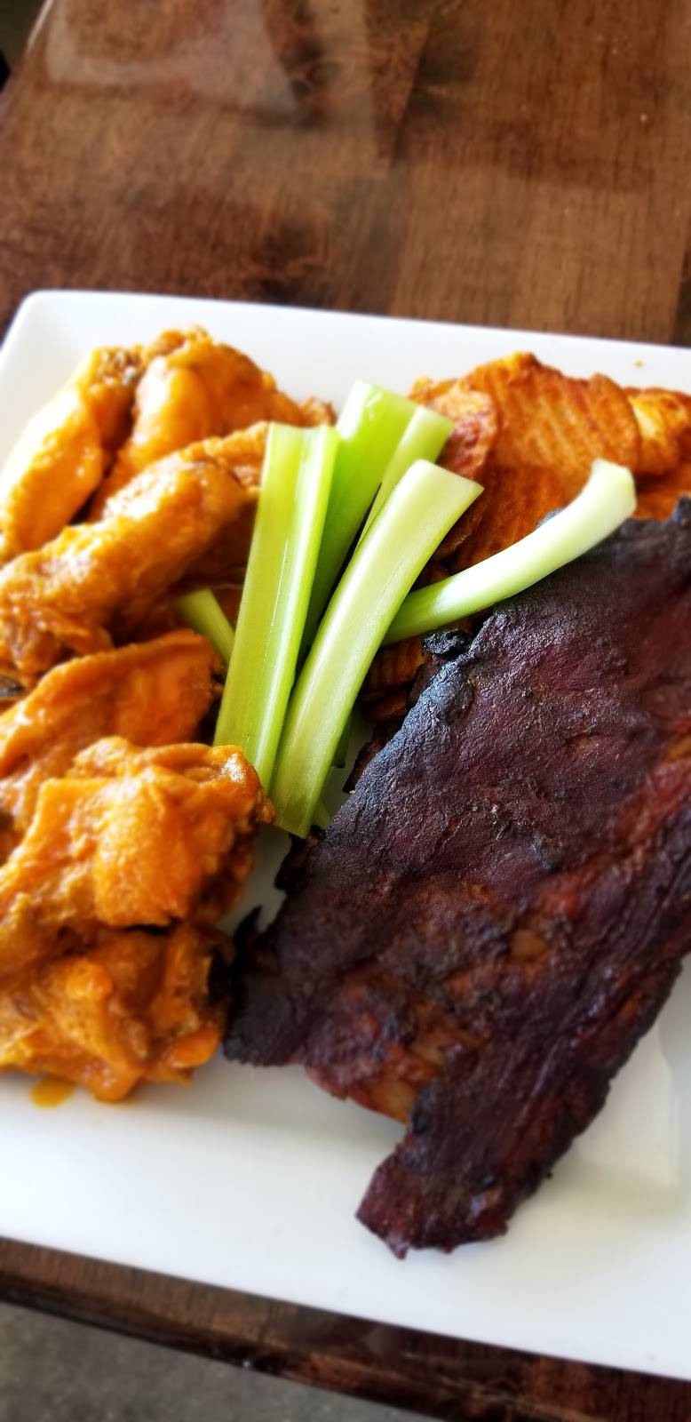 Henrys Restaurant & Bar | restaurant | 2108 State St, Cayce, SC 29033, USA | 8036618494 OR +1 803-661-8494