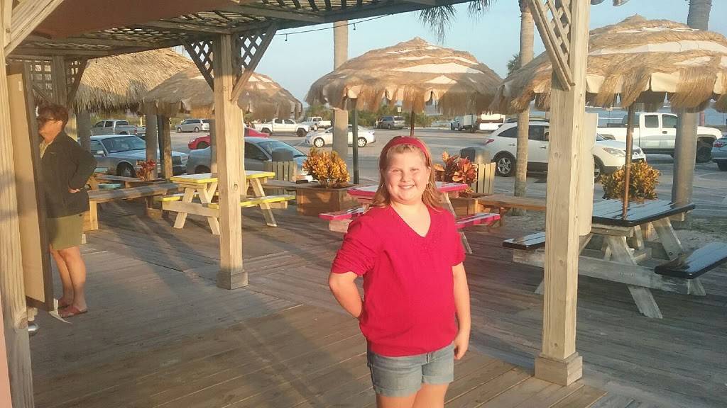 Willys Tropical Breeze Cafe | restaurant | 10800 Pine Island Dr, Spring Hill, FL 34607, USA | 3525960700 OR +1 352-596-0700