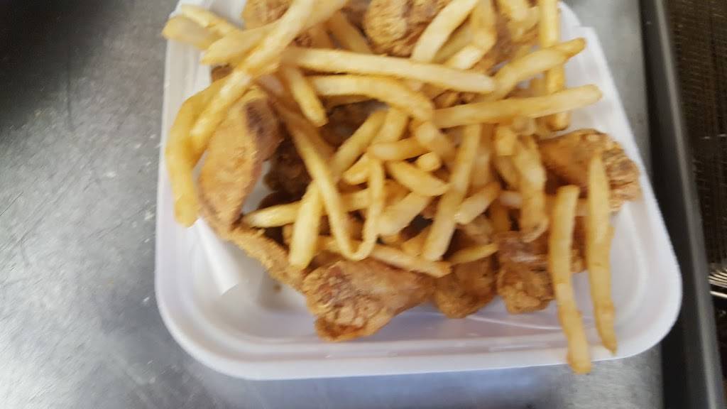 Chicago Style | restaurant | 2221 W National Ave, Milwaukee, WI 53204, USA | 4146437777 OR +1 414-643-7777