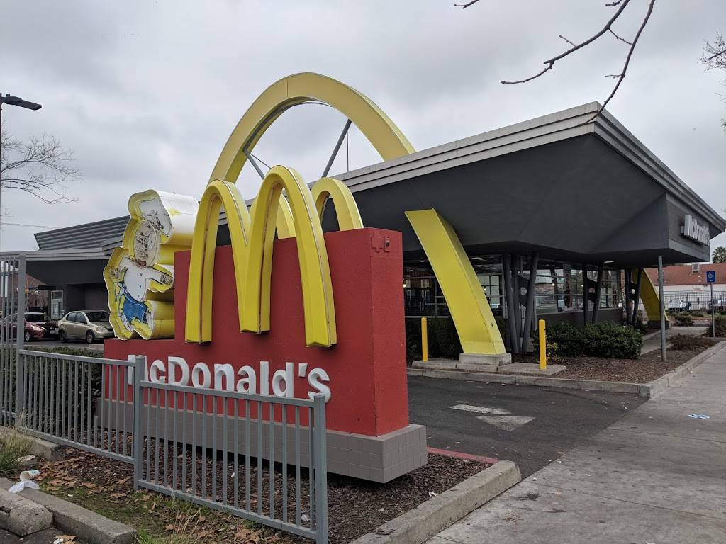 McDonalds | cafe | 2517 Del Paso Blvd, Sacramento, CA 95815, USA | 9169271459 OR +1 916-927-1459