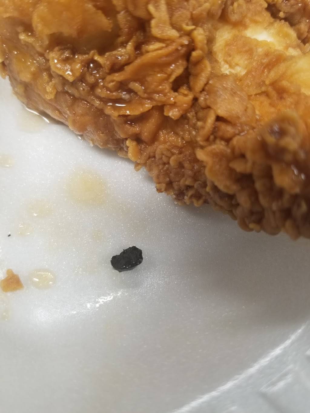 Halls Honey-Fried Chicken | restaurant | 301 W Camp Wisdom Rd, Duncanville, TX 75116, USA | 2142382255 OR +1 214-238-2255