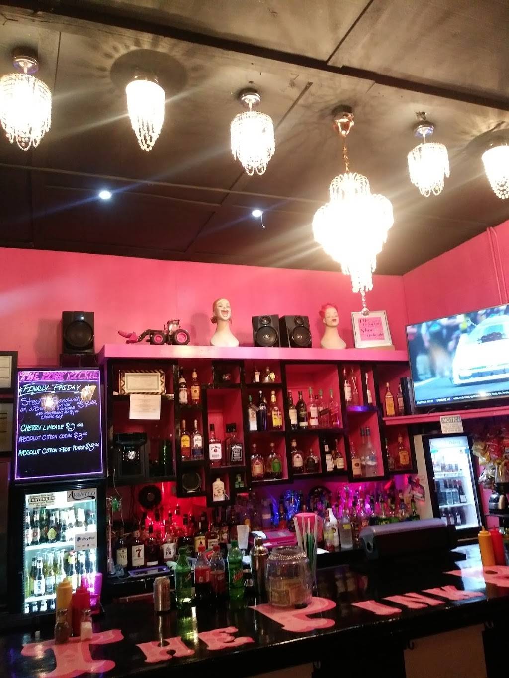 Pink Pickle | restaurant | 304 W St John St, Girard, KS 66743, USA | 6207244600 OR +1 620-724-4600