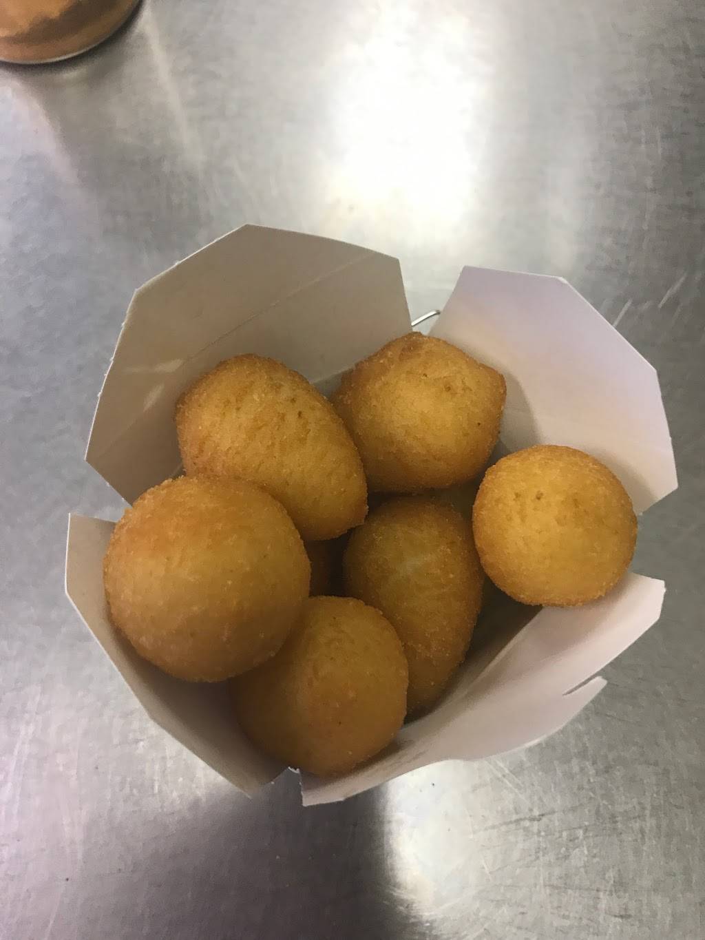 Reddi Rooster | restaurant | 1053 E Main St, Stamford, CT 06902, USA | 2033234931 OR +1 203-323-4931