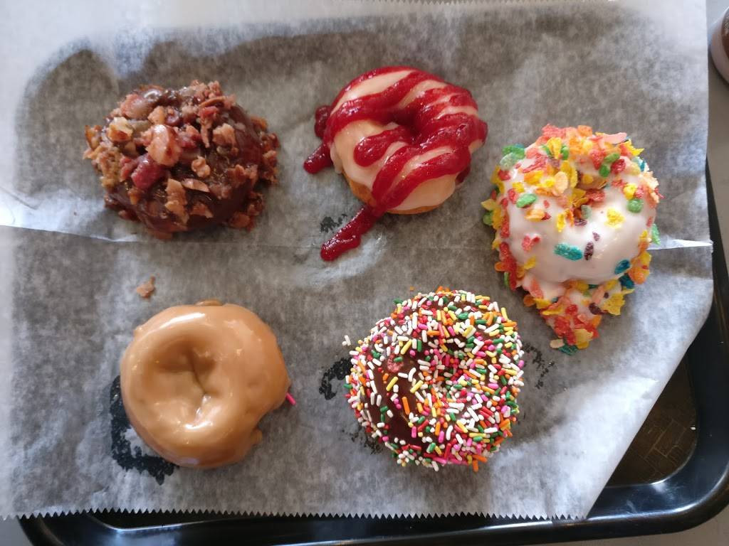 Quack Daddy Donuts | restaurant | 106 W State St, Pendleton, IN 46064, USA | 7652219174 OR +1 765-221-9174