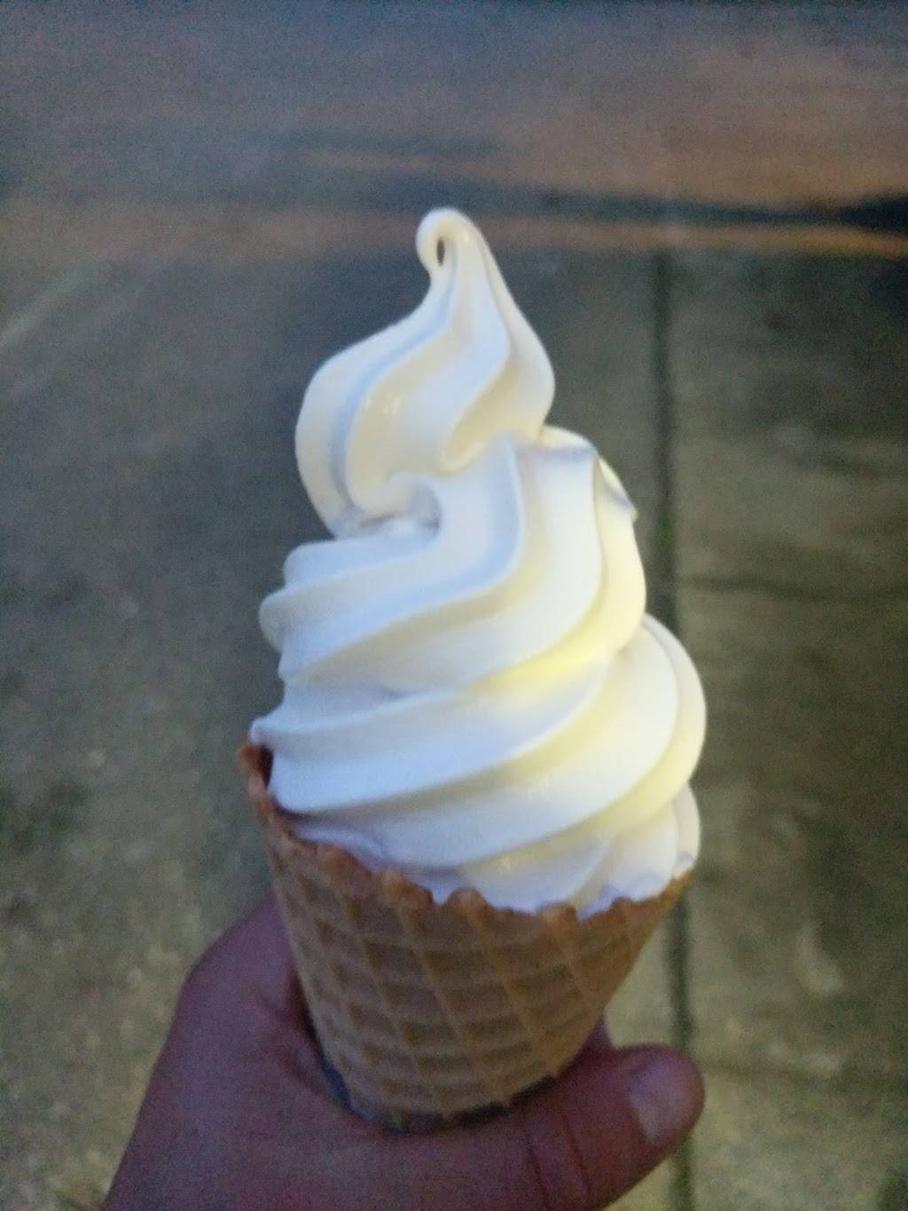 Mountain View Snack Bar | restaurant | VT-15, Morristown, VT 05661, USA | 8028887393 OR +1 802-888-7393