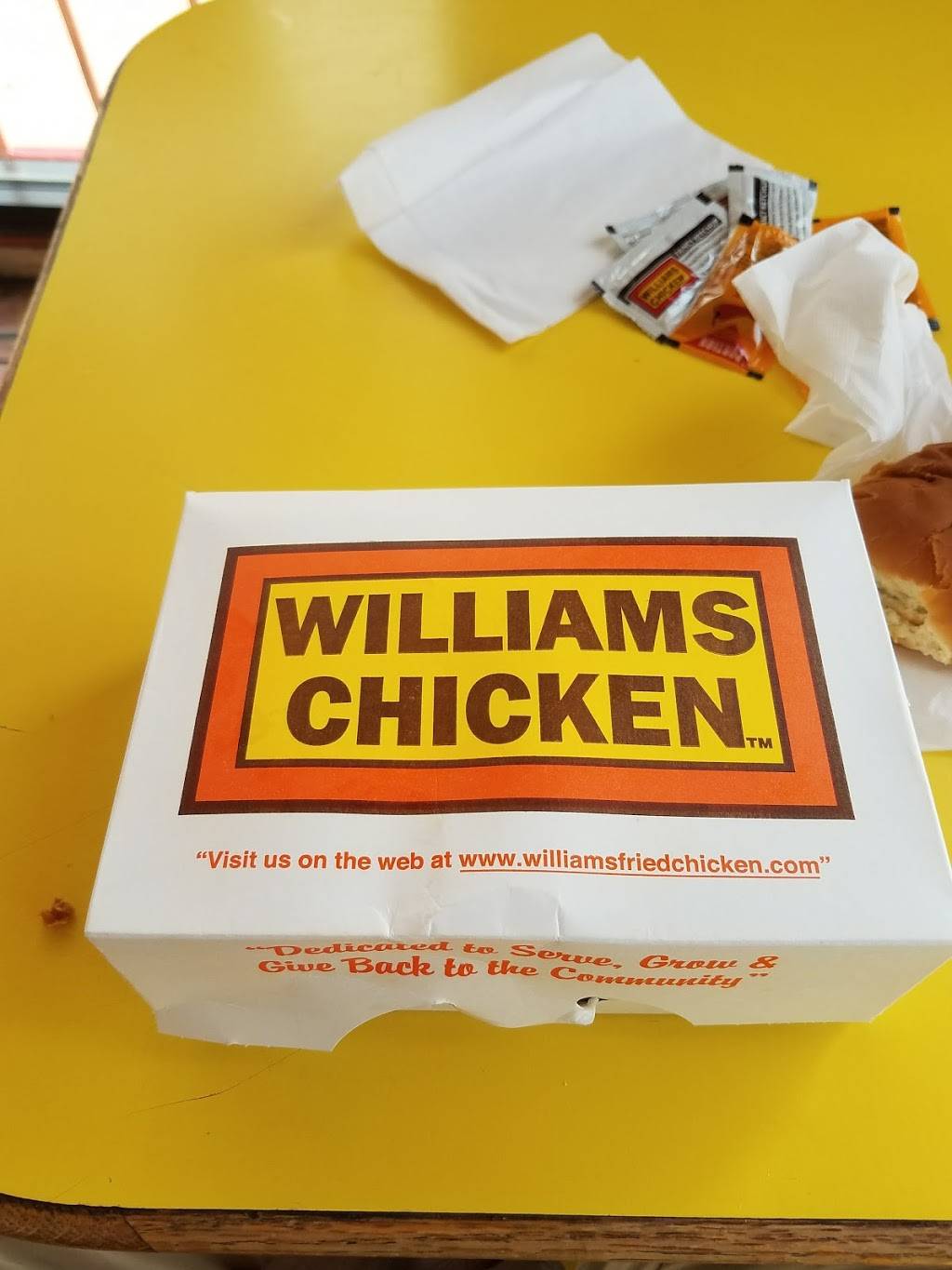 Williams Fried Chicken | restaurant | 3280 Fort Worth Ave, Dallas, TX 75211, USA | 2143309991 OR +1 214-330-9991