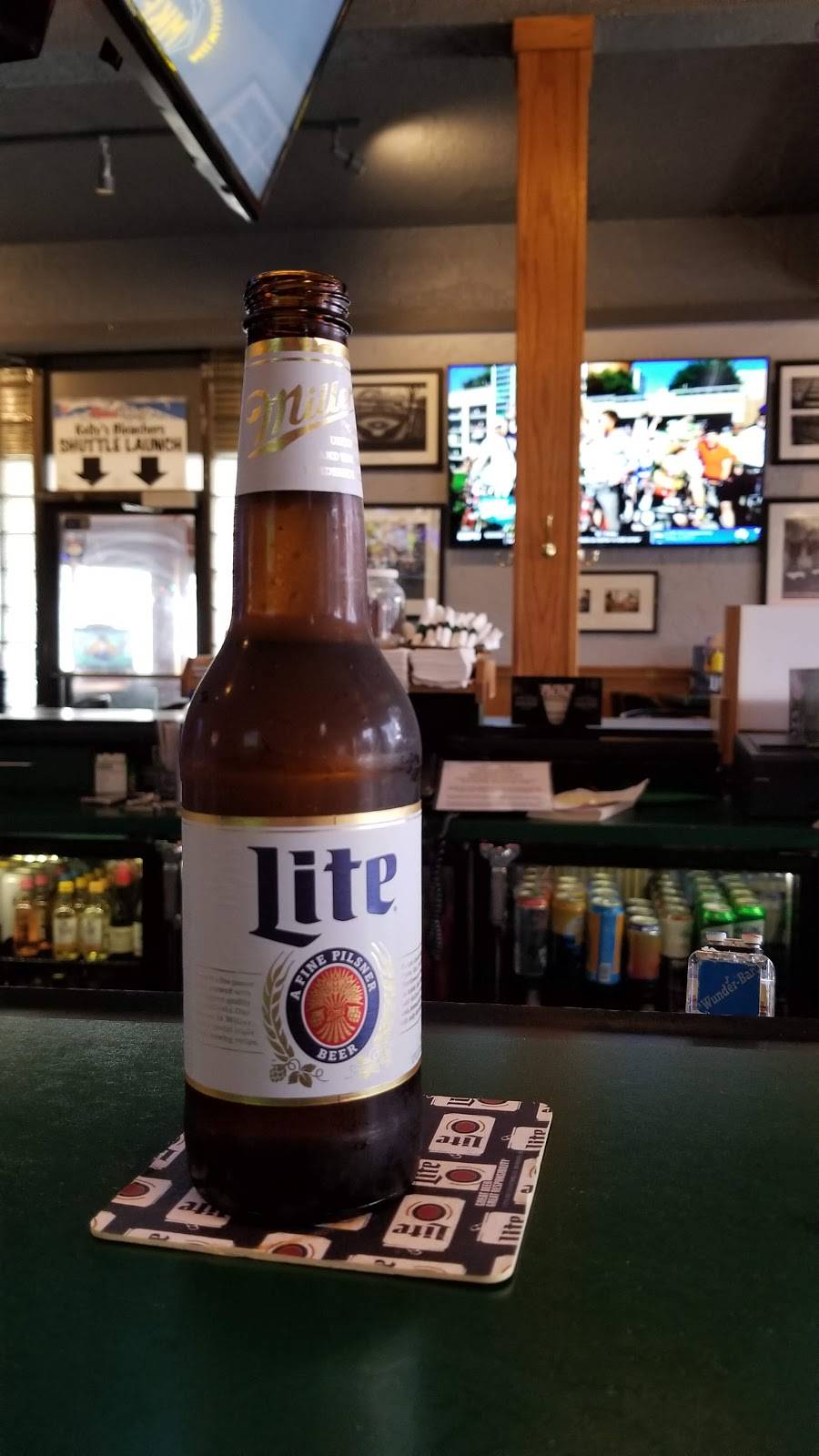 Kellys Bleachers | restaurant | 5218 W Bluemound Rd, Milwaukee, WI 53208, USA | 4142589837 OR +1 414-258-9837