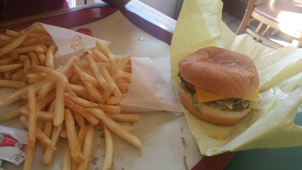 Chubbies Hamburgers | restaurant | 2908 De La Vina St, Santa Barbara, CA 93105, USA | 8056877113 OR +1 805-687-7113