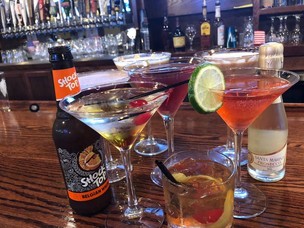 Bleachers Bar and Grill | restaurant | 6092 Jericho Turnpike, Commack, NY 11725, USA | 6314869696 OR +1 631-486-9696