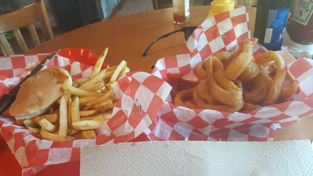 The 4 Way Bar & Grill | restaurant | 9742 FM1283, Lakehills, TX 78063, USA | 8307513400 OR +1 830-751-3400