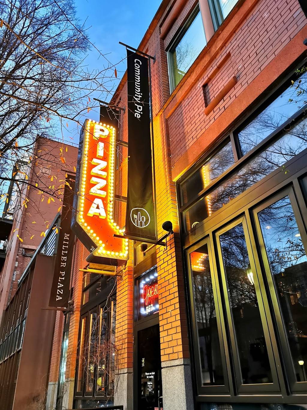 Community Pie | restaurant | 850 Market St, Chattanooga, TN 37402, USA | 4234861743 OR +1 423-486-1743