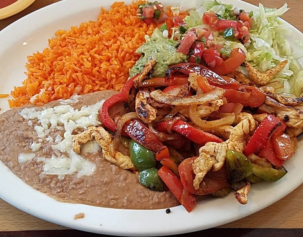 Lomas Del Sol | restaurant | 280 Springfield Rd, Hillsboro, IL 62049, USA | 2175323201 OR +1 217-532-3201