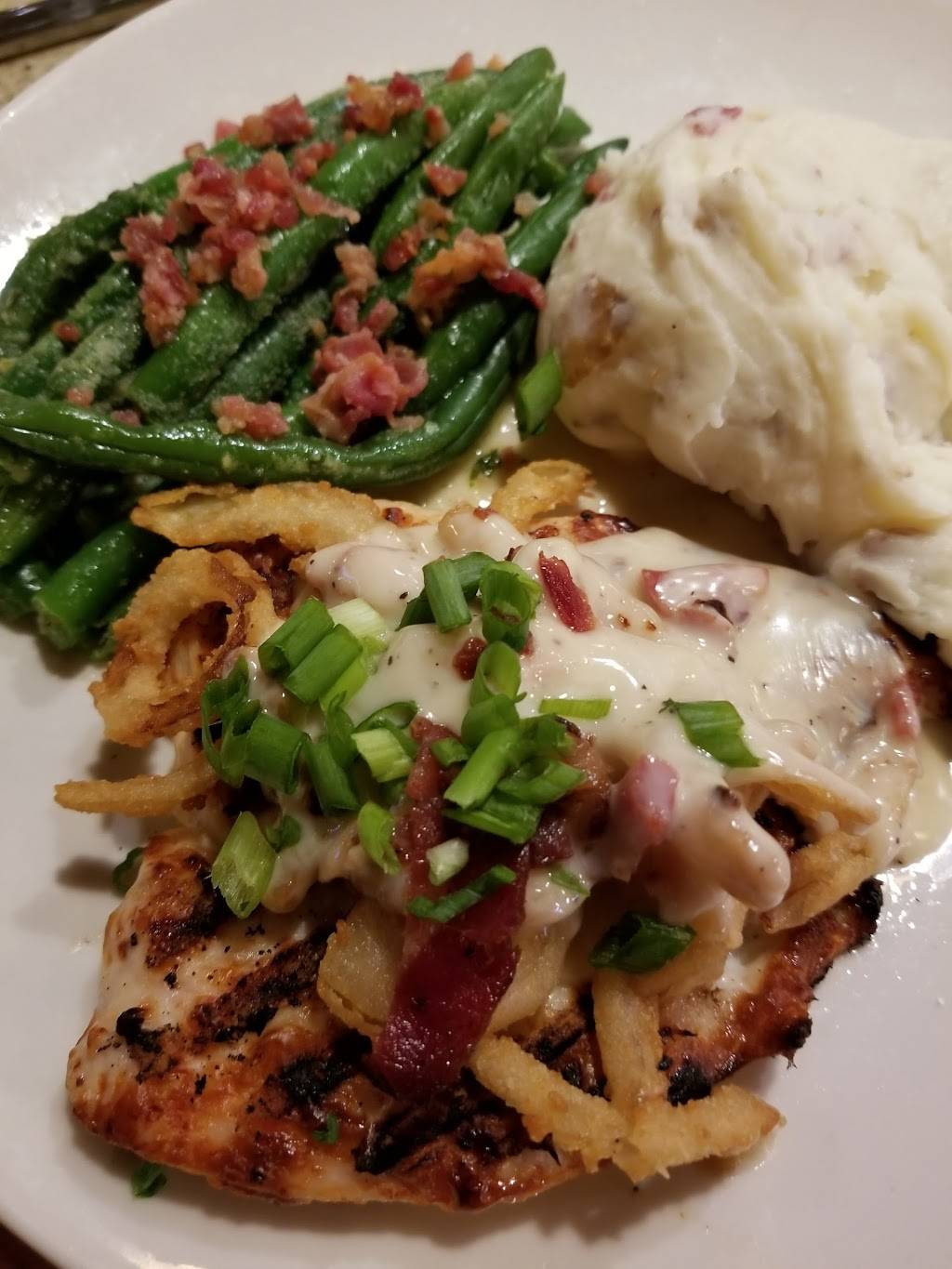 Applebees Grill + Bar | restaurant | 425 Galleria Dr, Johnstown, PA 15904, USA | 8142694500 OR +1 814-269-4500