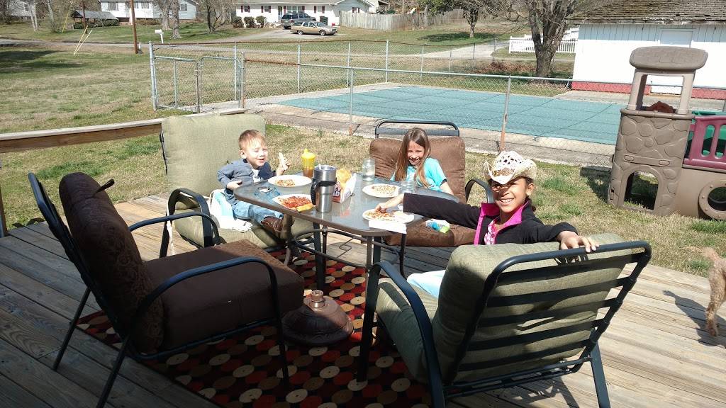 Little Caesars Pizza | meal takeaway | 4123 US-411, Madisonville, TN 37354, USA | 4235459560 OR +1 423-545-9560