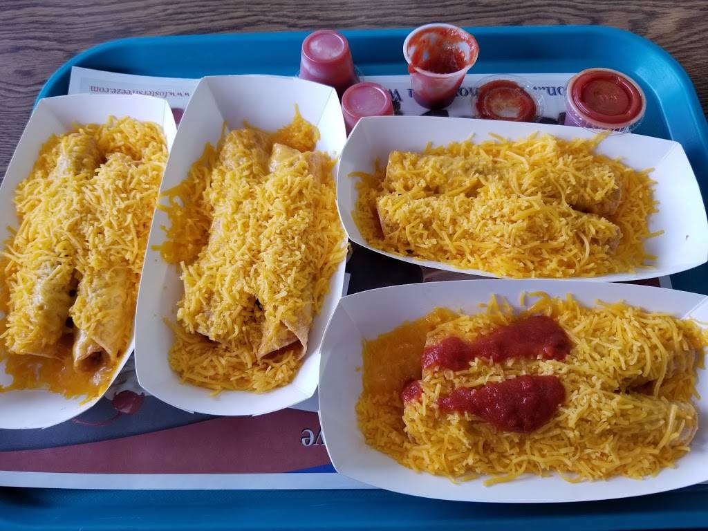 Fosters Freeze | restaurant | 907 E Harvard Drive, Santa Paula, CA 93060, USA | 8055259129 OR +1 805-525-9129