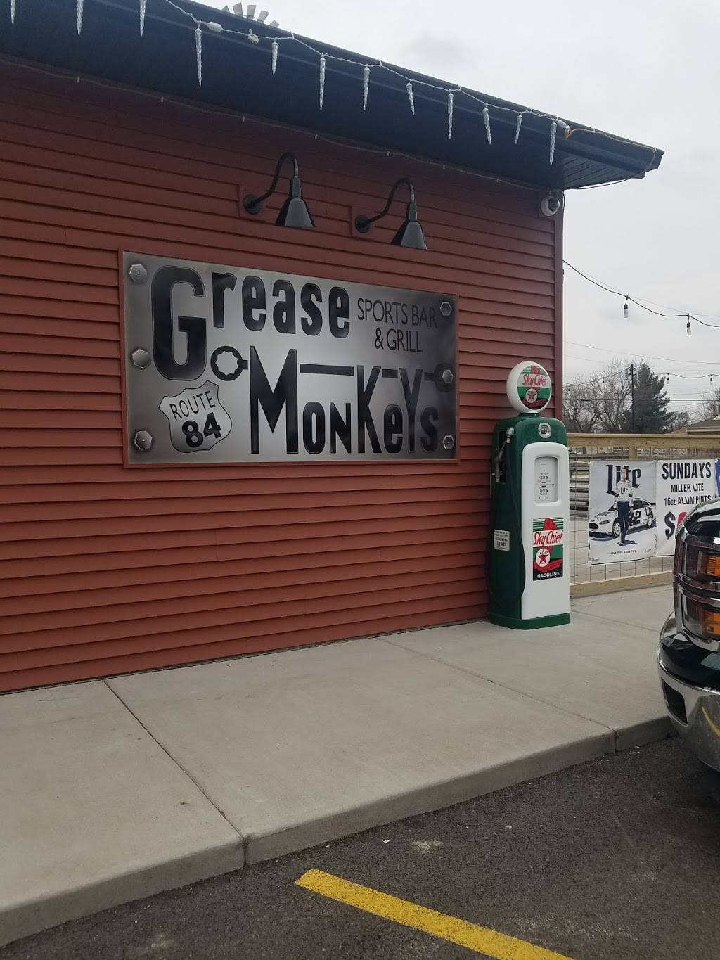 Grease Monkeys Sports Bar And Grill | restaurant | 709 1st St, Colona, IL 61241, USA | 3092811887 OR +1 309-281-1887