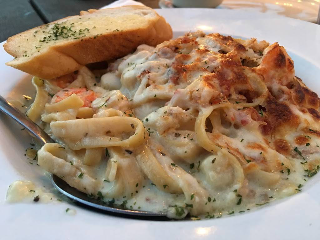 Sullivans Restaurant | restaurant | 2019 Middle St, Sullivans Island, SC 29482, USA | 8438833222 OR +1 843-883-3222