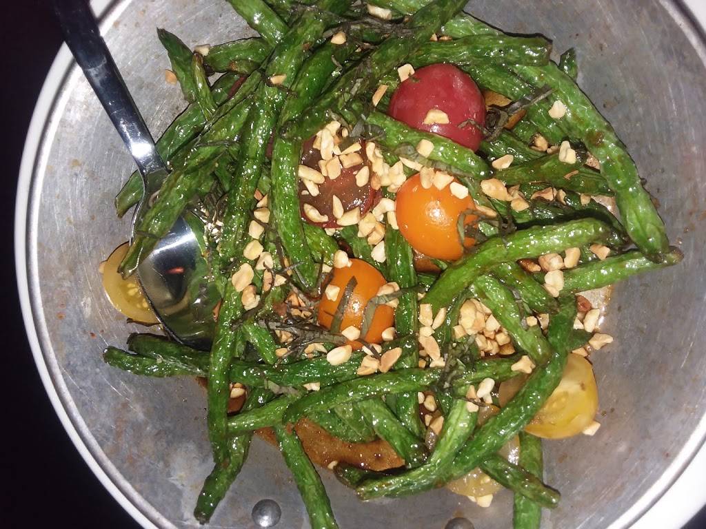 Nauti Inn Barstro | restaurant | 330 N Main St, Cheboygan, MI 49721, USA | 2316688250 OR +1 231-668-8250