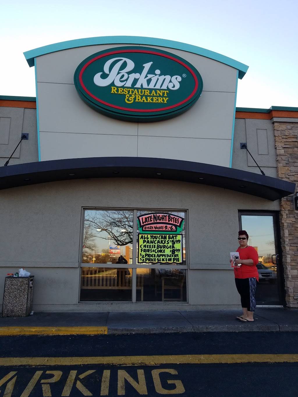 Perkins Restaurant & Bakery | restaurant | 2009 County Rd D E, Maplewood, MN 55109, USA | 6517778306 OR +1 651-777-8306