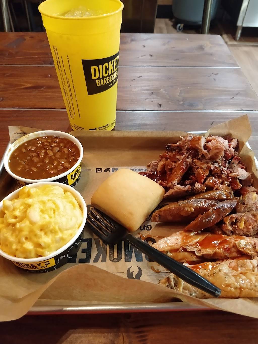 Dickeys Barbecue Pit | restaurant | 3511 NW Federal Hwy, Jensen Beach, FL 34957, USA | 7726929911 OR +1 772-692-9911