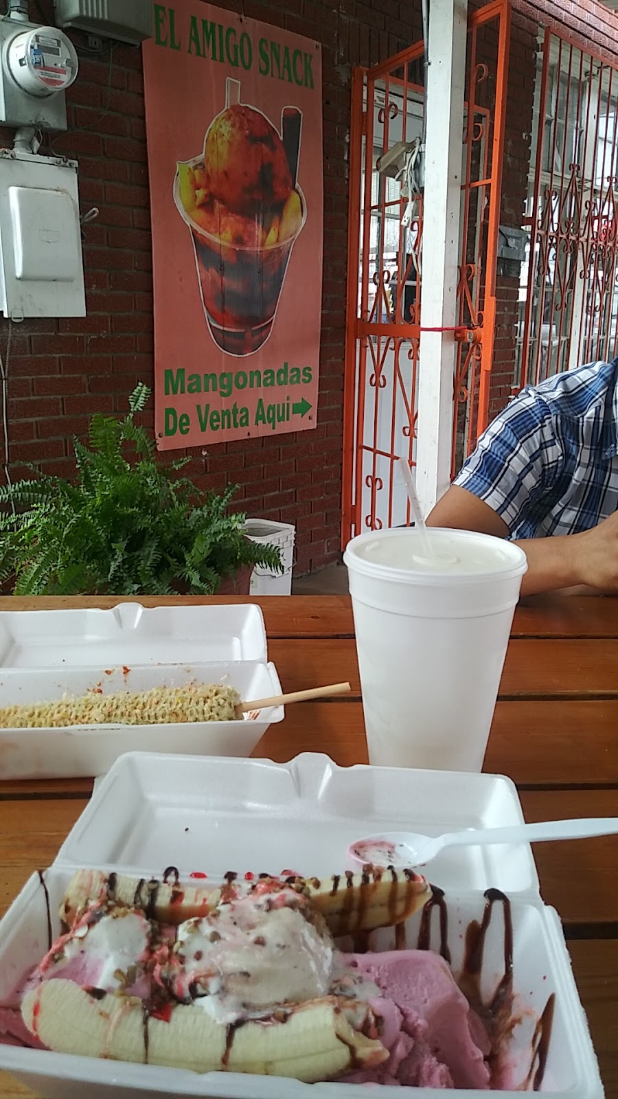 El Amigo Snack | restaurant | 3701 S Flores St, San Antonio, TX 78214, USA | 2105308461 OR +1 210-530-8461