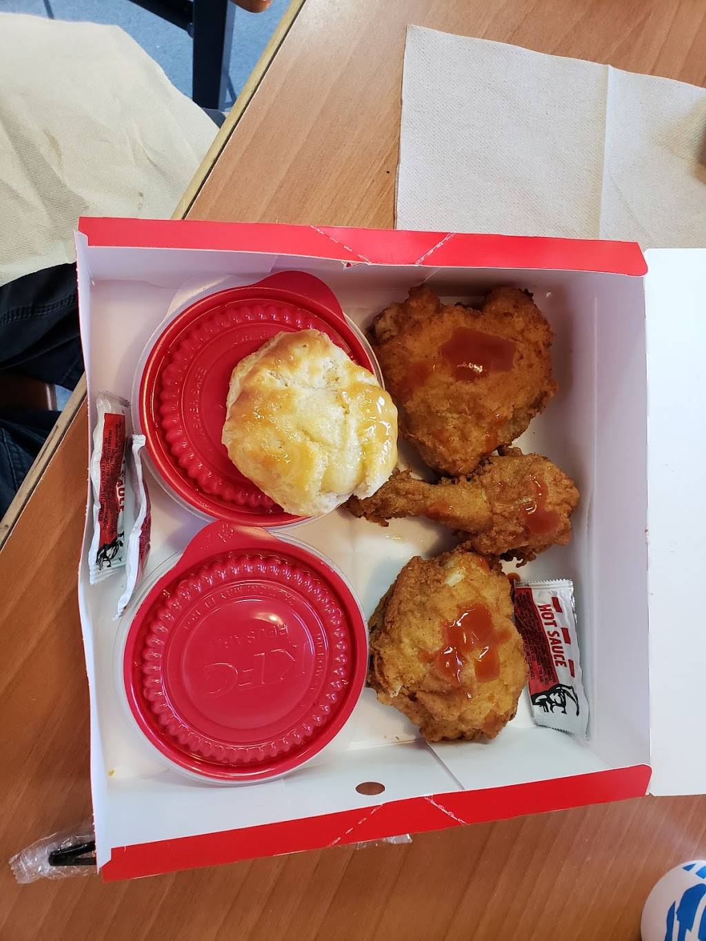 KFC | restaurant | 5650 Hedge Lane Terrace, Shawnee, KS 66226, USA | 9134416585 OR +1 913-441-6585