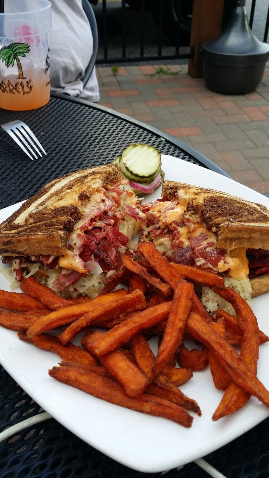 The Village Squire (McHenry) | restaurant | 4512 W Elm St, McHenry, IL 60050, USA | 8153850900 OR +1 815-385-0900