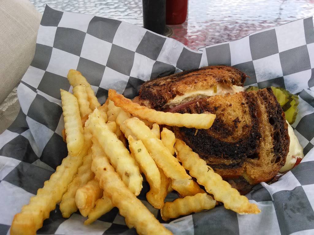 Virginia Grill | restaurant | 301 Mill St, Occoquan, VA 22125, USA | 7034911888 OR +1 703-491-1888