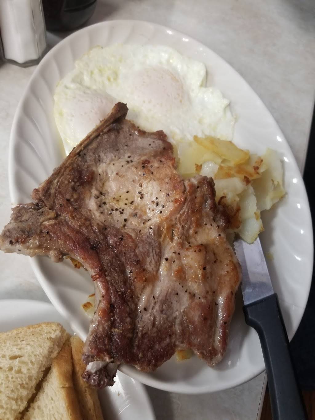 The Snack Shop | restaurant | 949 Brooks St, Beloit, WI 53511, USA | 6083130044 OR +1 608-313-0044