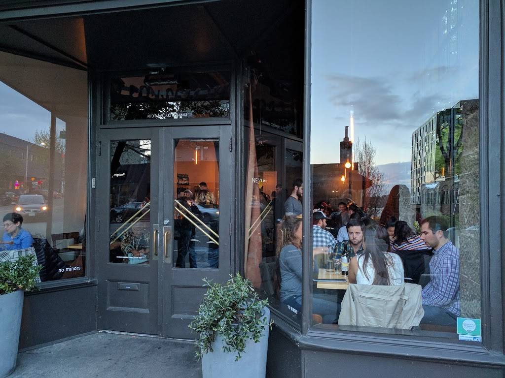 Black Bottle Gastrotavern | restaurant | 2600 1st Ave, Seattle, WA 98121, USA | 2064411500 OR +1 206-441-1500