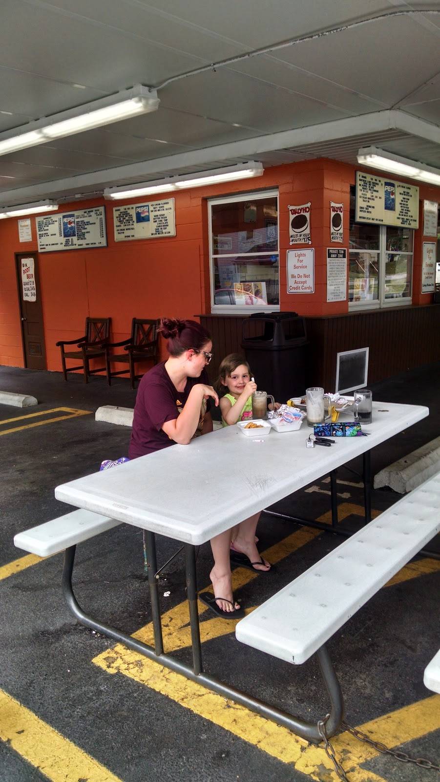 BK Rootbeer | restaurant | 737 Munroe Falls Ave, Cuyahoga Falls, OH 44221, USA | 3309223355 OR +1 330-922-3355