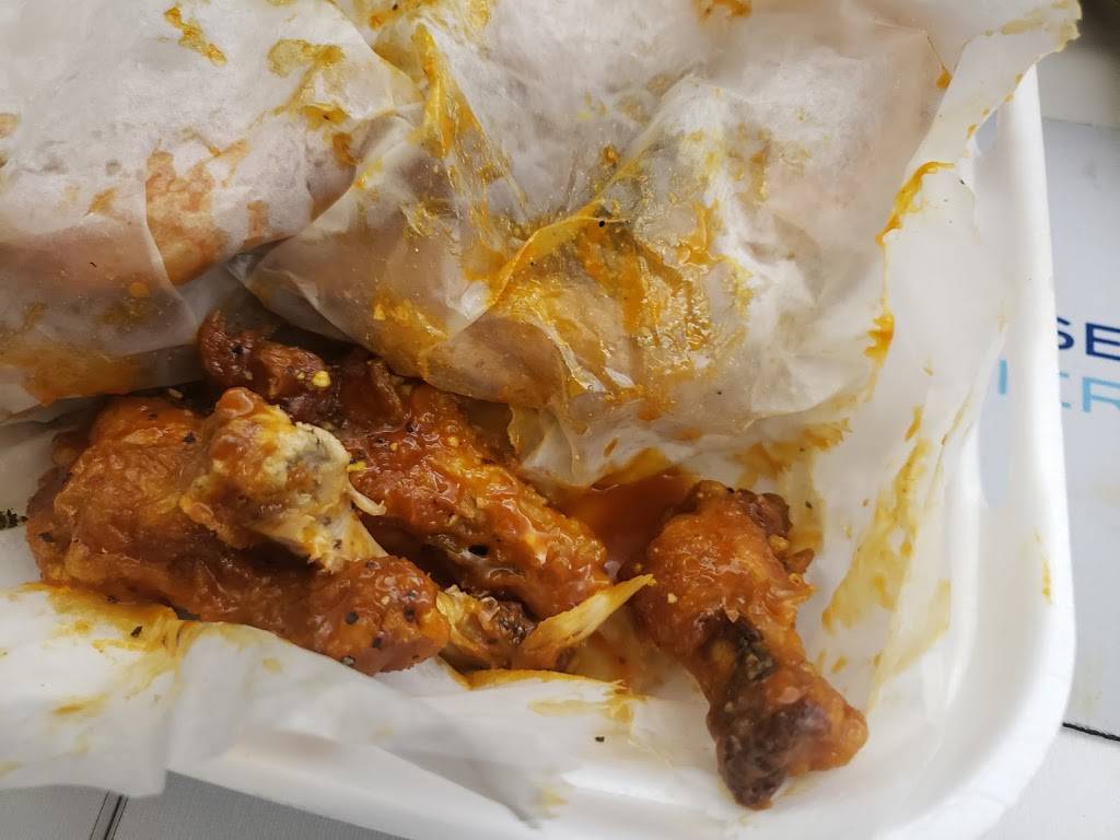 Supreme Hot Wings | meal takeaway | 1674 Whitten Rd #102, Memphis, TN 38134, USA | 9013730123 OR +1 901-373-0123