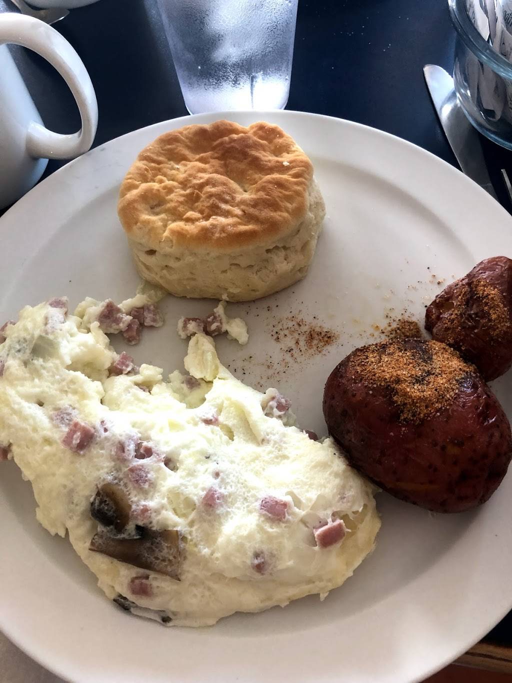 Biscuits | restaurant | 26 Lake Ave, Oak Bluffs, MA 02557, USA | 5086932033 OR +1 508-693-2033